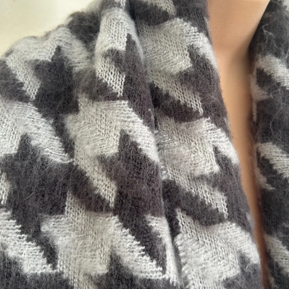 ASOS Blown Up Houndstooth Grey Black Thick Scarf Wrap Fringe Edges NWOT